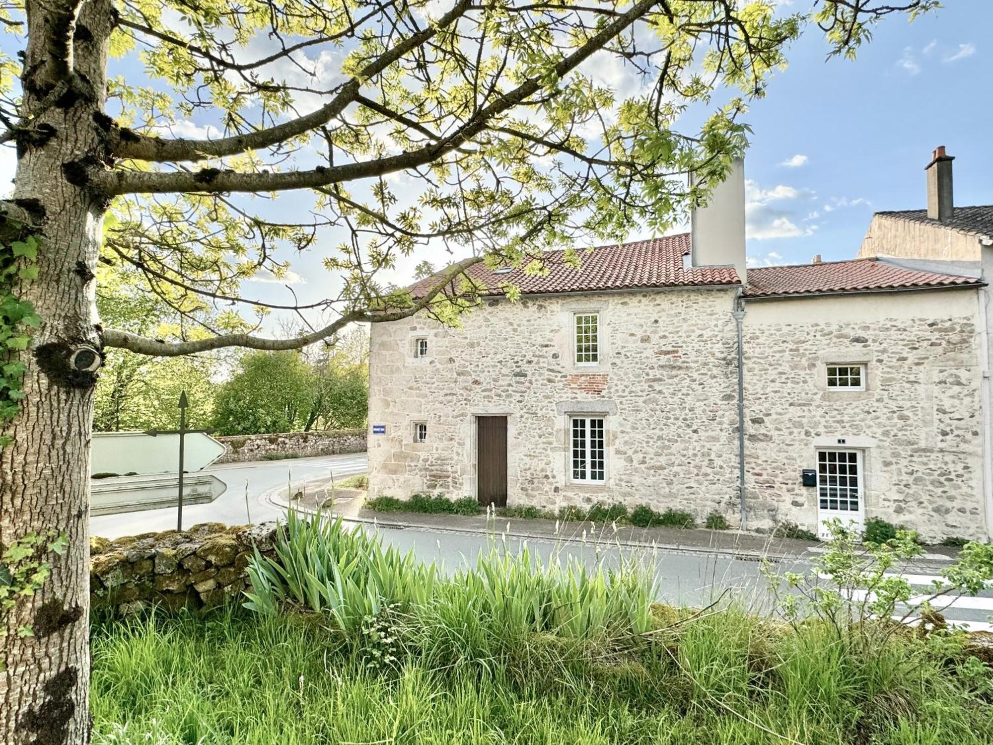 Manoir Medieval Art Deco - Logis Des 3 Artistes Sevremont Exterior foto